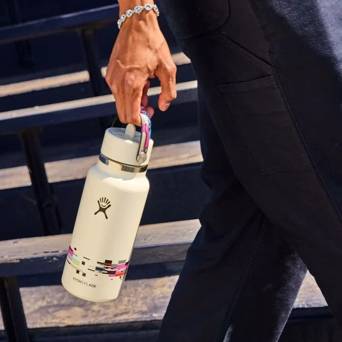 Glitch Collection - 24 oz Bottle with Flex Straw Cap - US 4155